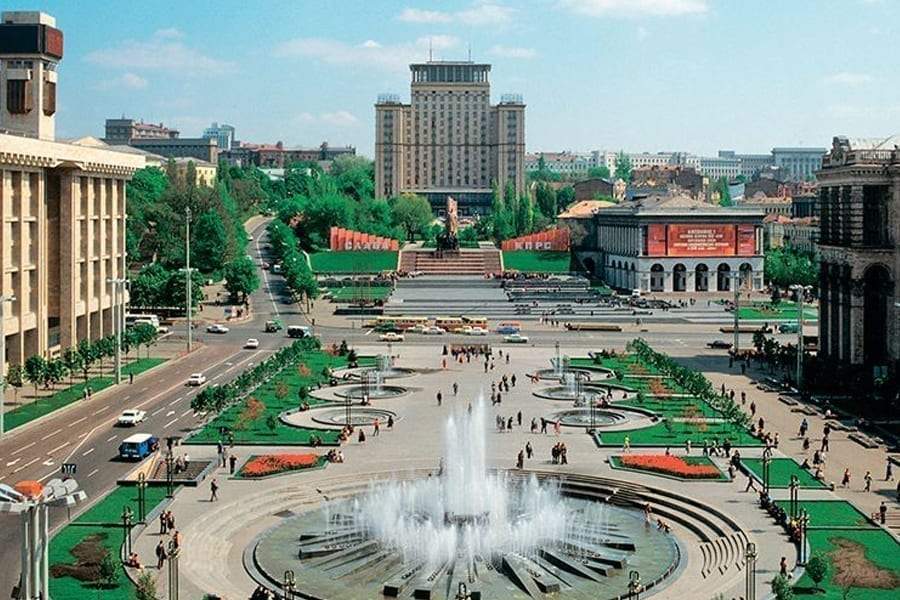 Смотрите, как менялся Киев в течение 30 лет: знаковые места на ярких фото